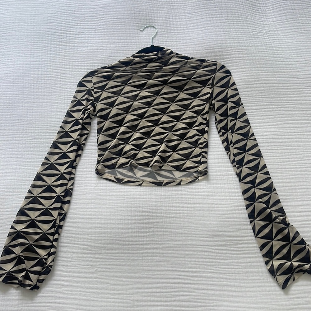 Mesh long sleeve printed top
